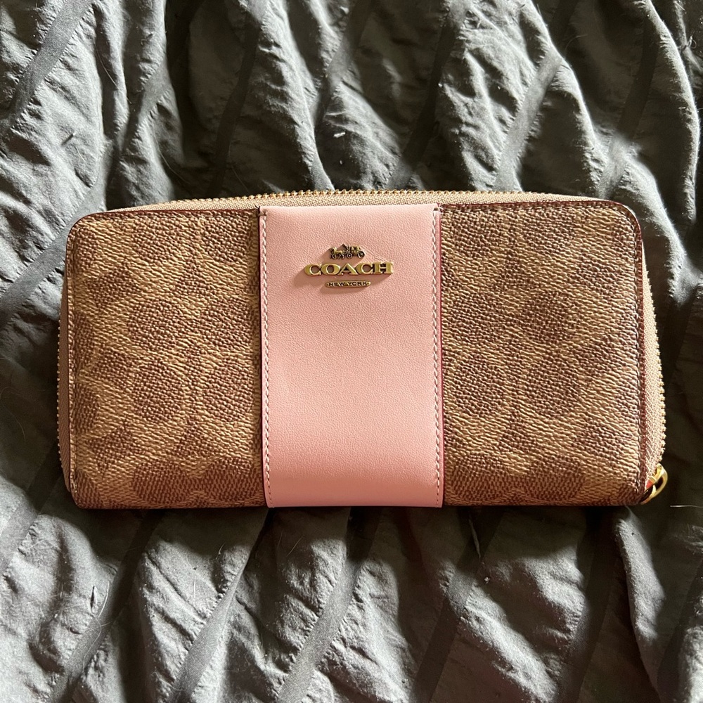 Coach Slim Accordion Zip Wallet In Colorblock Signature Canvas- LIKE NEW